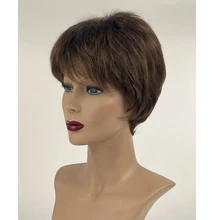 Funny paróka, a modellen látható szín: ginger brown