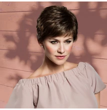 Spirit paróka, a modellen látható szín: 8/14A